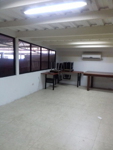 Imagen 6 de 12 de Venta De Galpón Con Extenso Terreno 425020