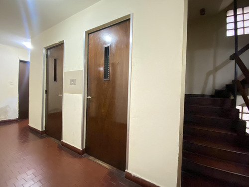 Departamento En El Centro En Venta De 1 Dormitorio Con Balcón Desocupado