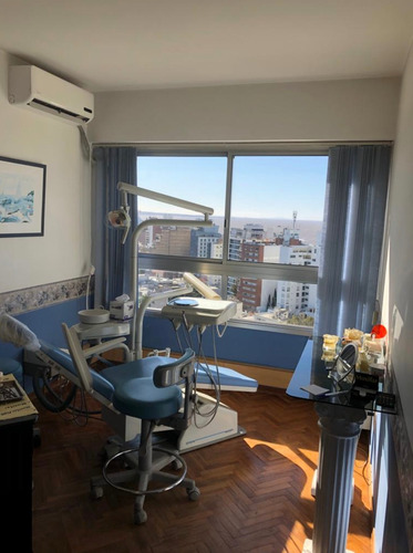 Consultorio Odontológico / Apartamento Con Vita A La Rambla
