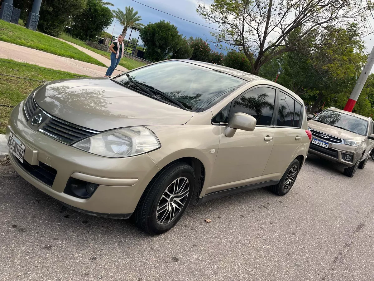 Nissan Tiida 1.8 Acenta