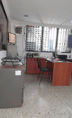 Venta De Fondo De Comercio + Mobiliario, En Los Teques