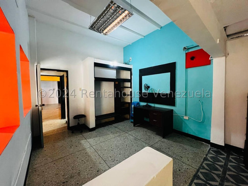 Casa Comercial, A Escasos Metros De La Av Bolivar 25-16082 Irrr