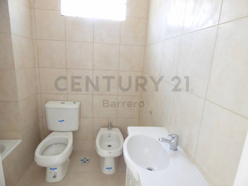 Imagen 19 de 30 de Impecable Tres Ambientes Con Dos Dormitorios En Suite Y Toilette A Estrenar
