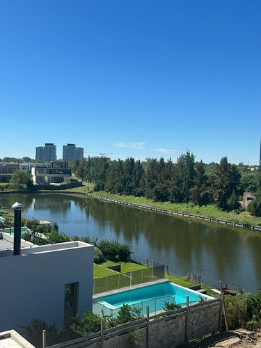 Venta Excelente Casa Al Agua - Virazon 7 Ambiente