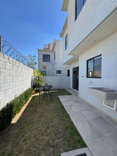 Casa 3 Habitaciones, En La Entrada De Pachuca, Casa Con Excelentes Espacios.