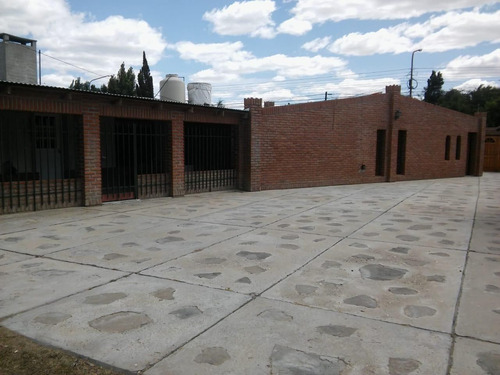 Venta Casa 4 Amb, 670m2, BÂș 26 De Junio, Caleta Olivia