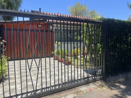Casa En Venta De 3 Dorm. En La Florida
