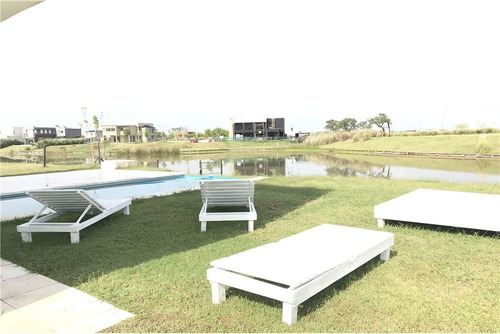 Casa 5 Ambientes En Venta En Escobar Al Lago