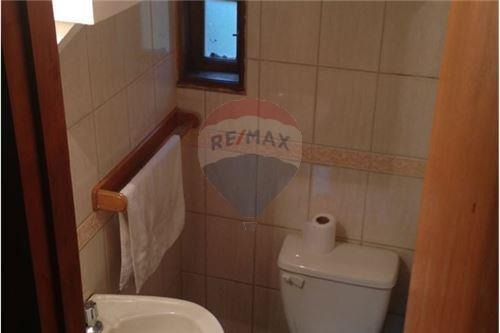Imagen 21 de 30 de Remax Vende Casa Y Galpón Muy Céntrico En Pucón.