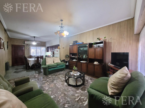 Venta De Casa De 3 Ambientes Con Patio En Wilde