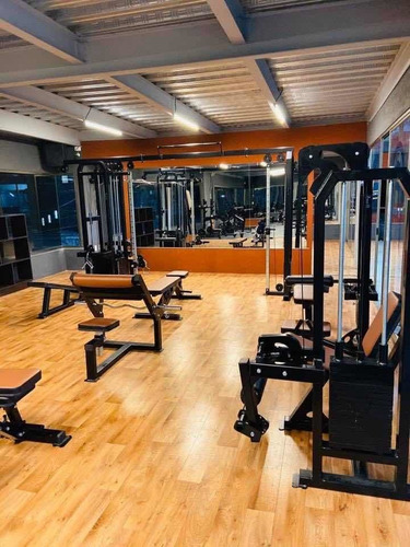 Gimnasio Completo, Con Equipo De Calentadores Para Regaderas