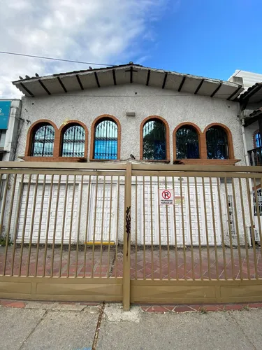 Amplia Propiedad Comercial En Ubicación Estratégica