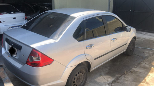Ford Fiesta Max Ambiente 1.6 Gnc Incendiado