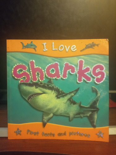 I Love Sharks: First Facts And Pictures- Scholastic