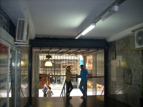 Imagen 2 de 3 de Florida Esquina Lavalle. Local En Galeria