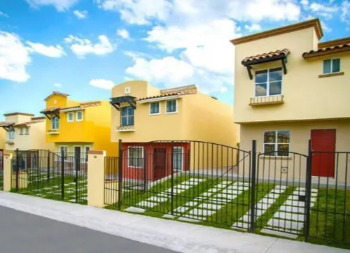 En Venta Casa En Real Solare, Estilo Californiano, 3 Recamaras, 2.5 Baños, Linda