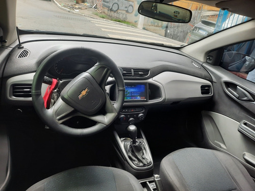 Imagem 8 de 10 de Chevrolet Onix 2018