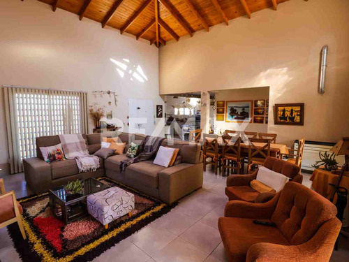 Venta Casa Con Pileta En Villa El Chocon Neuquen