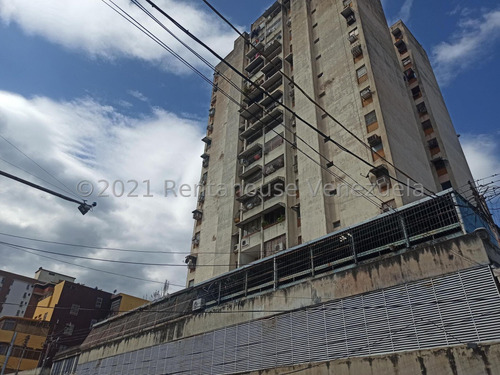 23-19033 Apartamento En Venta Zona Centro Maracay Dperez 