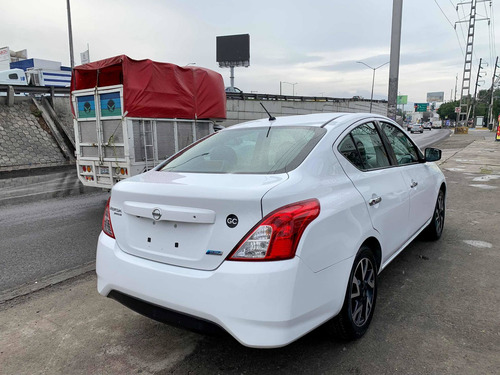 Imagen 14 de 15 de Nissan Versa 2015 1.6 Exclusive Navi At