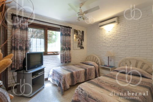 Punta Del Este, Casa En Mansa Con Piscina Climatizada Y 4 Dormitorios .- Ref: 41879