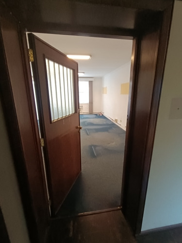 Zabala Y Piedras Oficina 65m2 Con Kitchenette Y Baño.