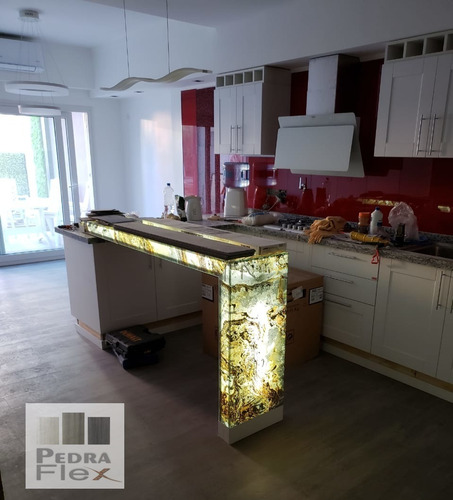 Imagen 3 de 6 de Revestimiento Piedraflex Translucido Golden (laminas 122x61)