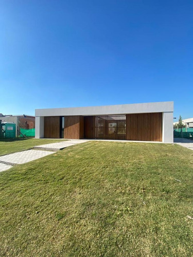 Imagen 1 de 16 de Casa - Canning (e. Echeverria)