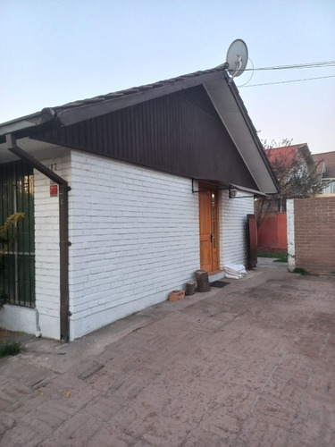Se Vende Casa Esquina En Las Condes, 280 Metros Cuadrados