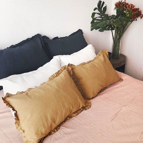 Funda De Almohada Con Volados Color Grafito