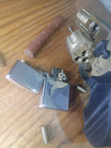 Revolver Colt Detective Special Gold Versão I I I Plastico Dourado