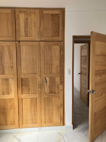 Hermosa Casa En Venta, Residencial Amalia, Autopista De San Isidro, Santo Domingo Este. República Dominicana
