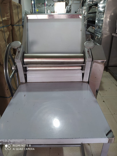Imagen 3 de 5 de Sobadora De Masa Para Panaderia