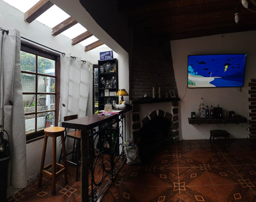 Dueño Vende 2 Casa En Un Solo Padron En Barrio Colón Cerca De Todos Los Servicios.