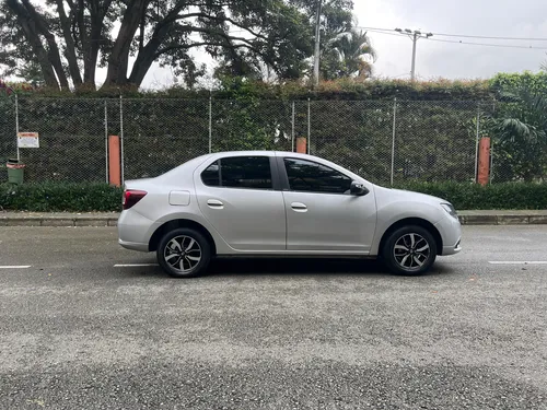 Renault Logan 1.6 Privilege / Intens