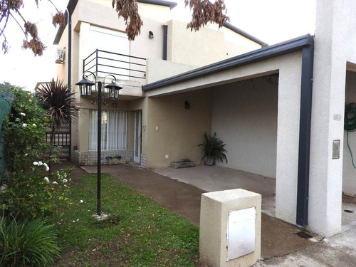 Casa Tipo Dúplex En Hnos D´adam N°975, Procrear