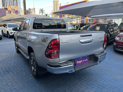 Imagem 4 de 13 de Toyota Hilux Cabine Dupla 2.8 Tdi Cd Srx 50th 4x4 (aut)