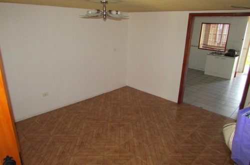 Se Vende Acogedora Casa, A Cuadras De La Municipalidad De Cu