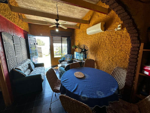 Venta Casa 5 Dormitorios Progreso Con Cochera Acepta Permuta
