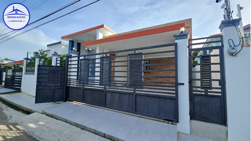 Venta De Casa En Residencial De Puerto Plata 