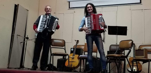 Imagen 6 de 10 de Clases De Acordeon A Piano Online