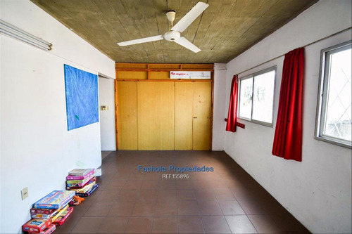 Vende O Alquila Local De 3 Niveles, 12 Habitaciones,