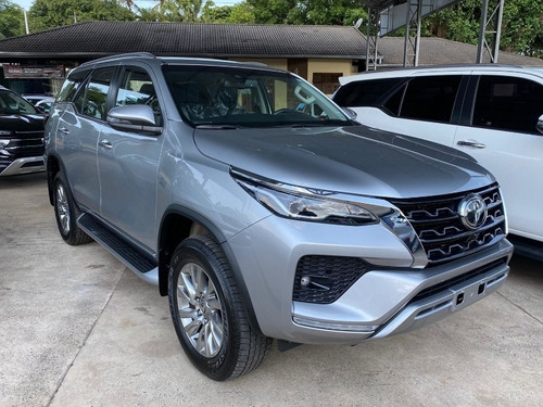 Imagem 7 de 14 de Toyota Hilux Sw4 2.8 D-4d Turbo Srx 7l 4x4