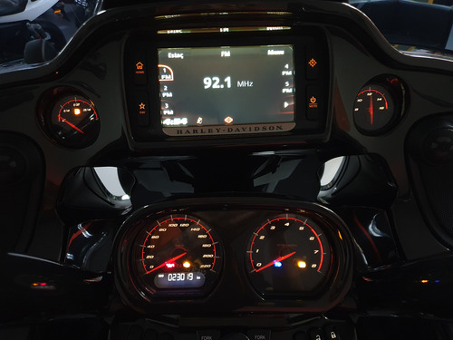Harley-davidson Cvo Road Glide C/ Escape Vance&hines!!
