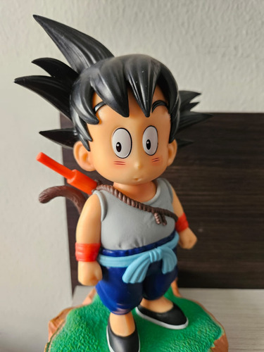 Figura Kid Goku Con Báculo Sagrado, 18 Cm - Dragon Ball