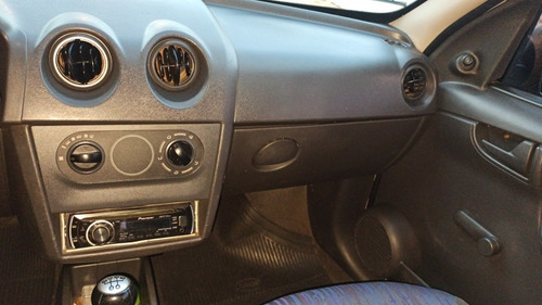 Imagem 4 de 15 de Chevrolet Celta 2009 1.0 Life Flex Power 3p 70 Hp