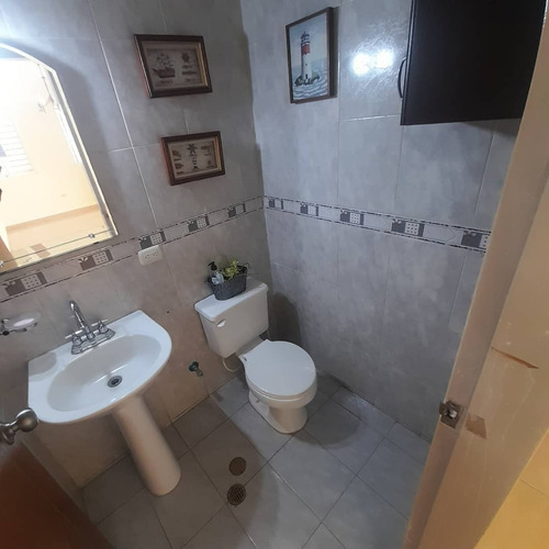 Apartamento En Alquiler. Urb .andrés Bello. Las Delicias/maracay/js0214