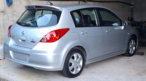 Nissan Tiida 1.8 Sl Flex 5p