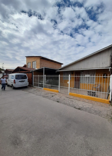 Casa De 2 Dormitorios, Un Baño Con Cobertizo En Pasaje 