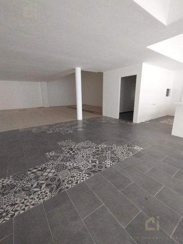 Impecable Local En Plaza Santa Ana, Amplísimo Y Mezanine